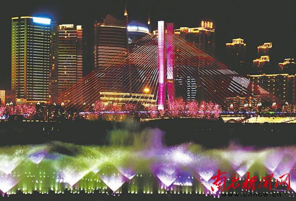 2月7日晚，“印象嘉陵江”湿地公园江东音乐喷泉翩翩起舞