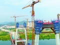 成南高速扩容项目嘉陵江特大桥主桥首座主墩索塔顺利封顶